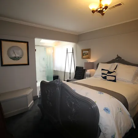 Nantucket Whale Inn, Half Moon Bay-2